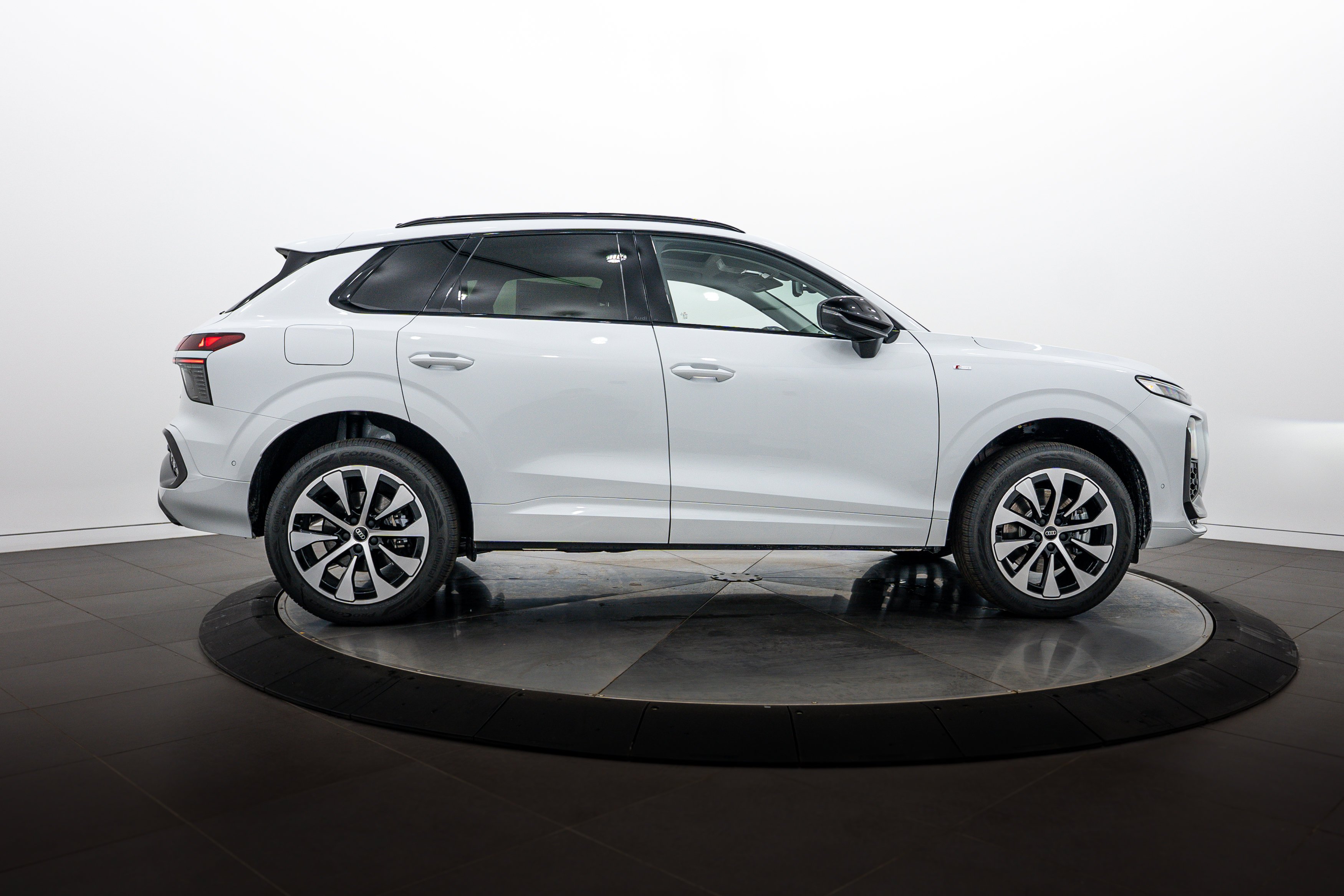 New 2026 Glacier White Audi S line image 2