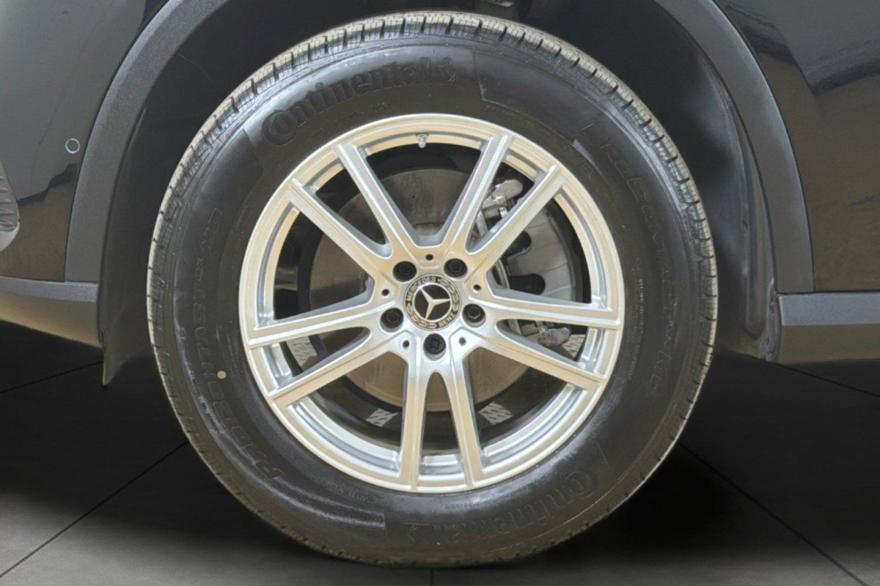Used 2023 Black Mercedes-Benz GLC 300 image 25