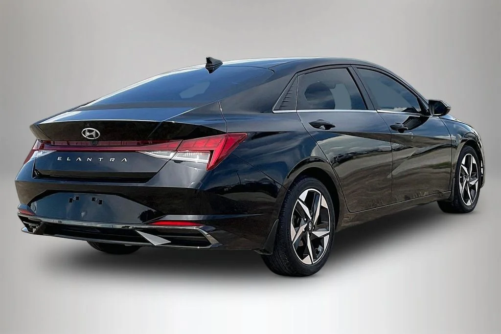 Used 2022 Black Hyundai SEL image 5