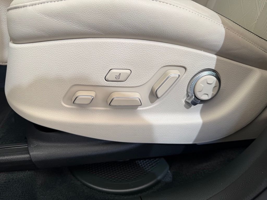 Used 2026 Silver Genesis 2.5T Prestige image 31