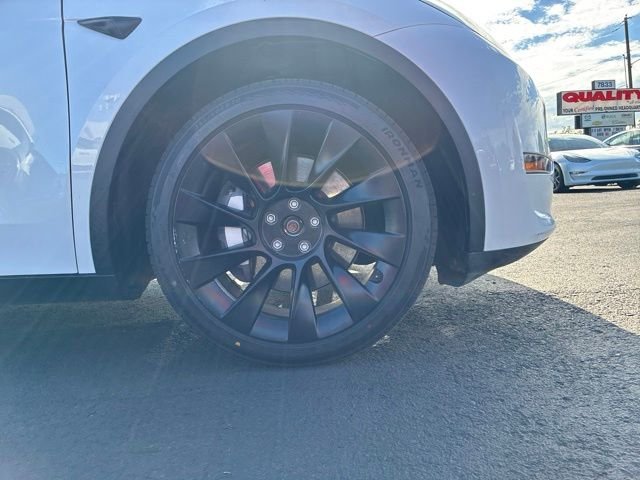 Used 2023  Tesla Long Range image 9