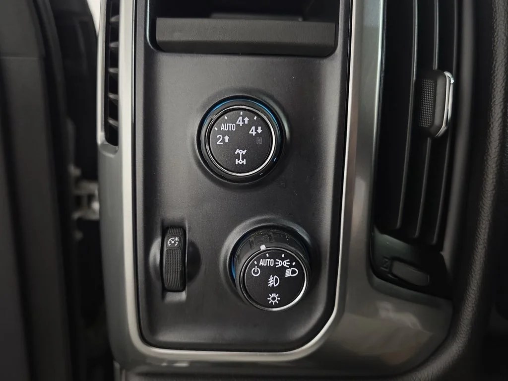 Used 2016 Silver Ice Metallic Chevrolet LT image 23
