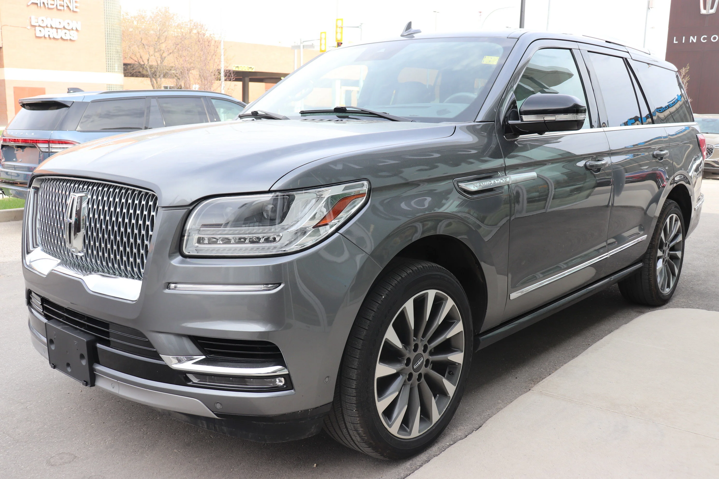 Used 2021 Gray Lincoln Reserve image 5