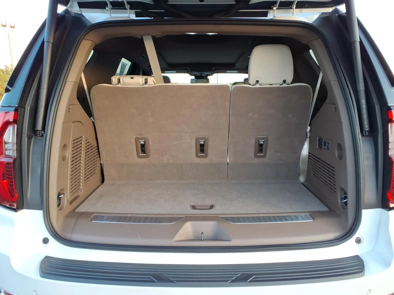 Used 2025 White GMC Denali image 12