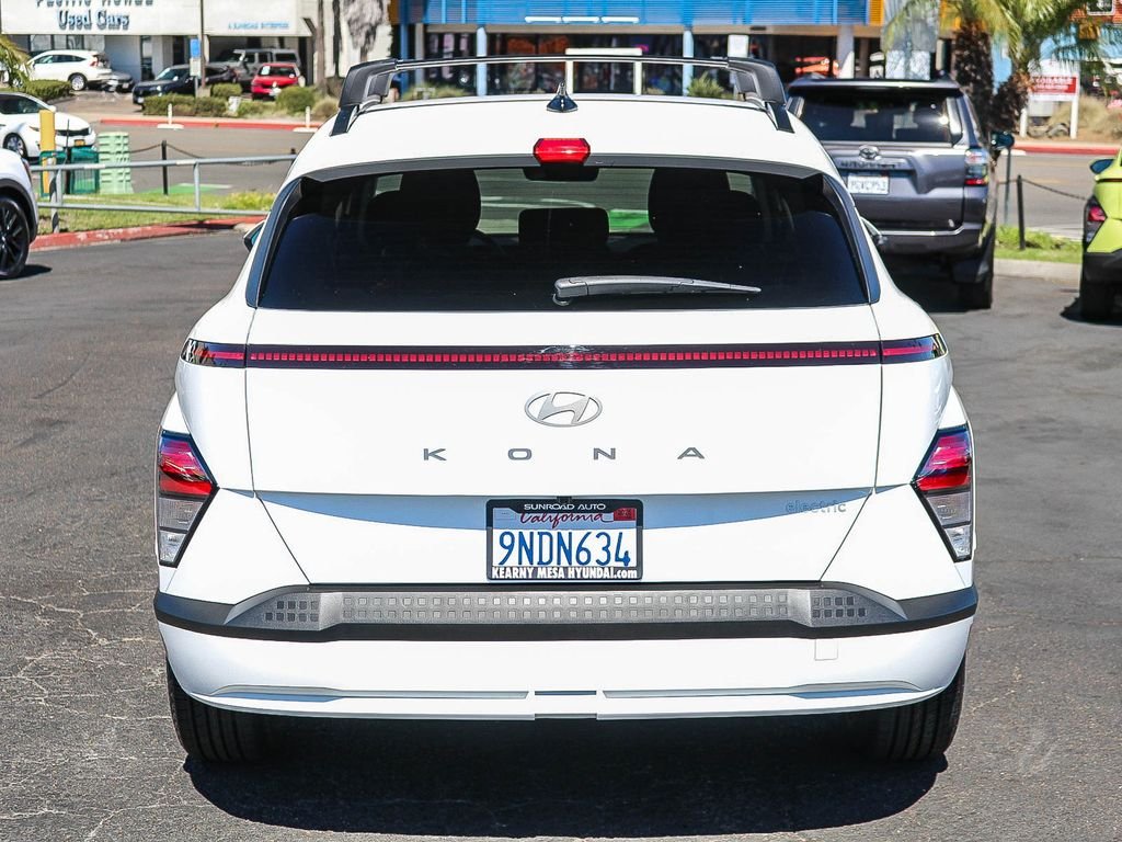 Used 2024 White Hyundai SEL image 7