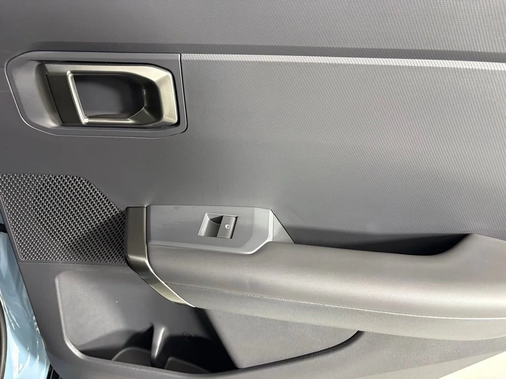 New 2027 Frost Blue / Black Roof Kia X-Line S image 16