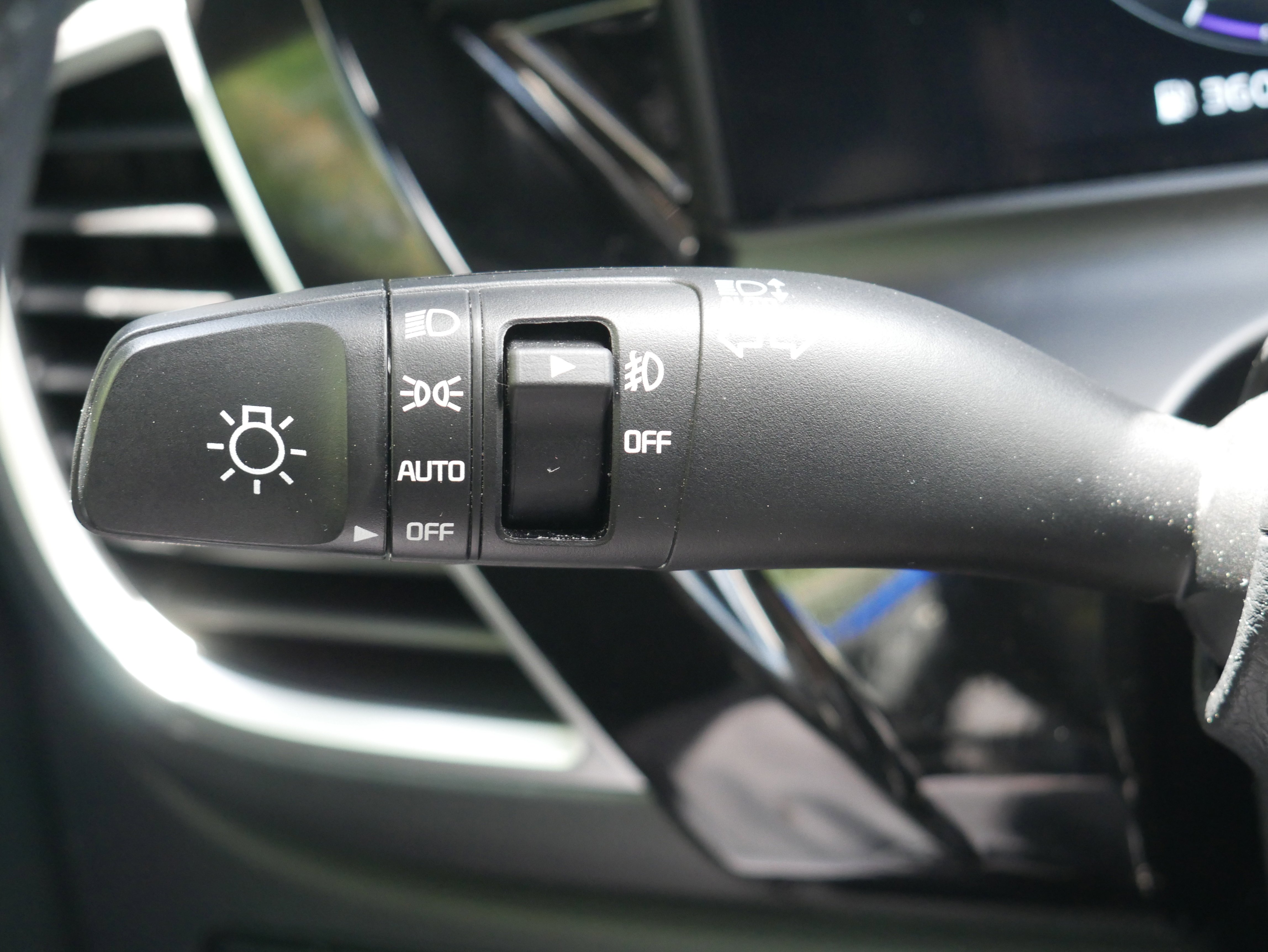 Used 2025 Neptune Blue Kia X-Line image 27