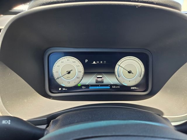Used 2023 Black Hyundai SE image 16