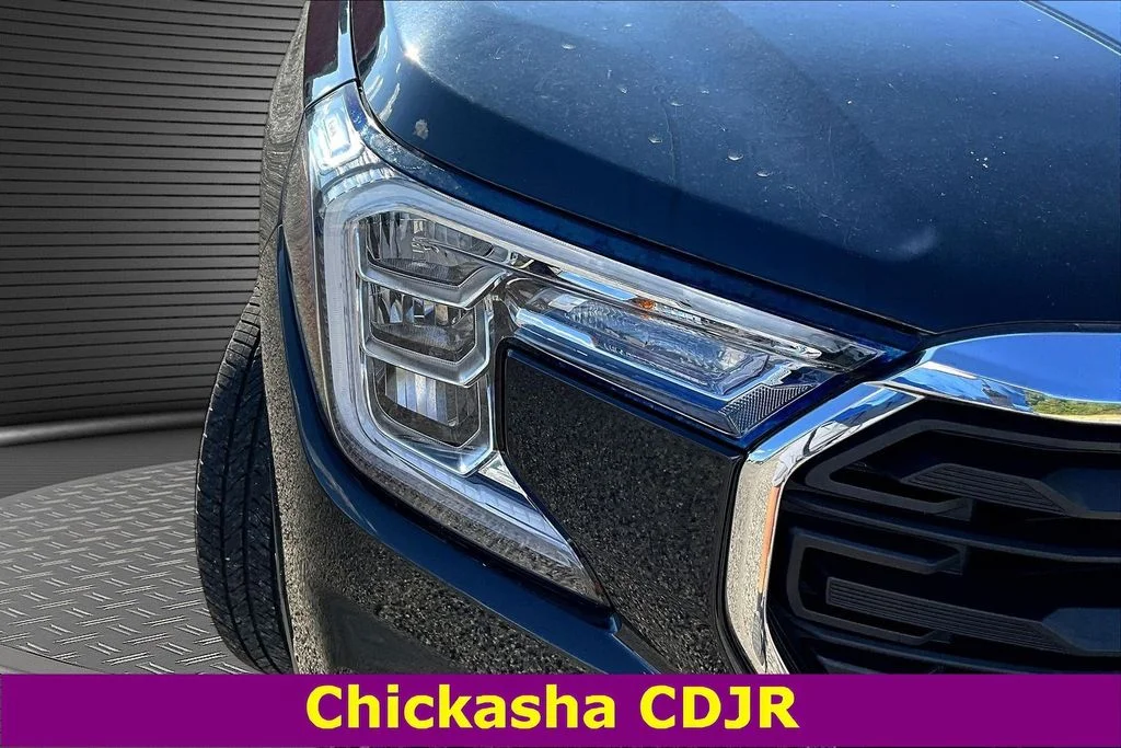 Used 2022 Black GMC SLE image 31