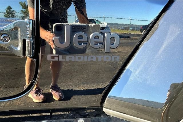 Used 2022 Black Jeep Altitude image 25