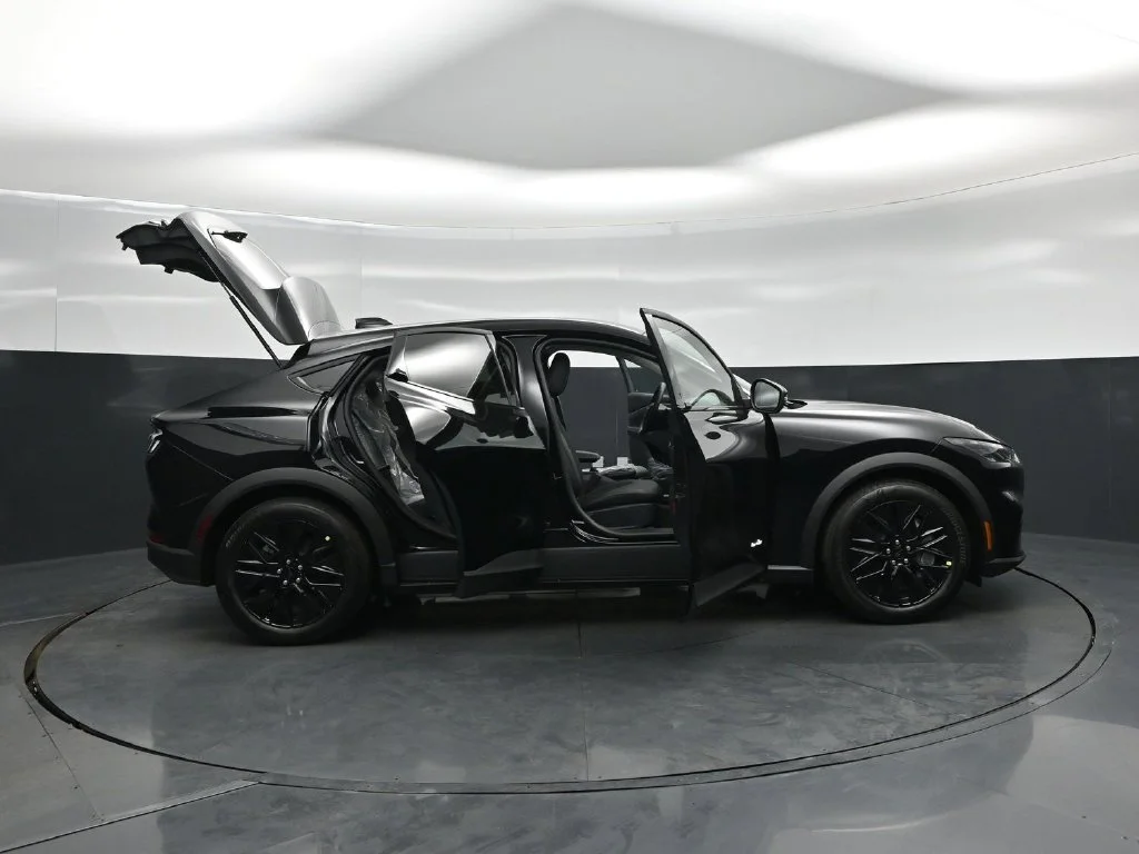 New 2026 Shadow Black Ford Select image 4