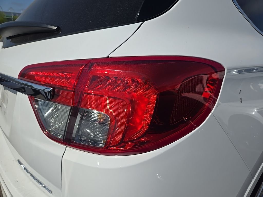 Used 2017 White Buick Essence image 8