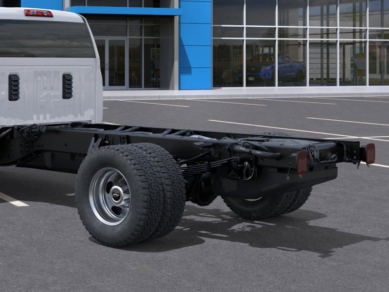 New 2025 Summit White Chevrolet Work Truck image 17