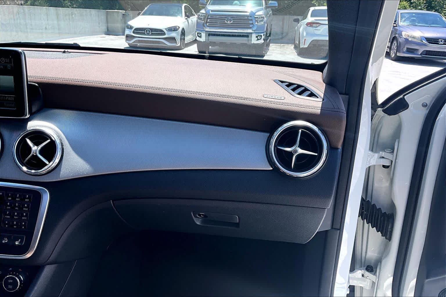 Used 2015 Cirrus White Mercedes-Benz GLA 250 image 31