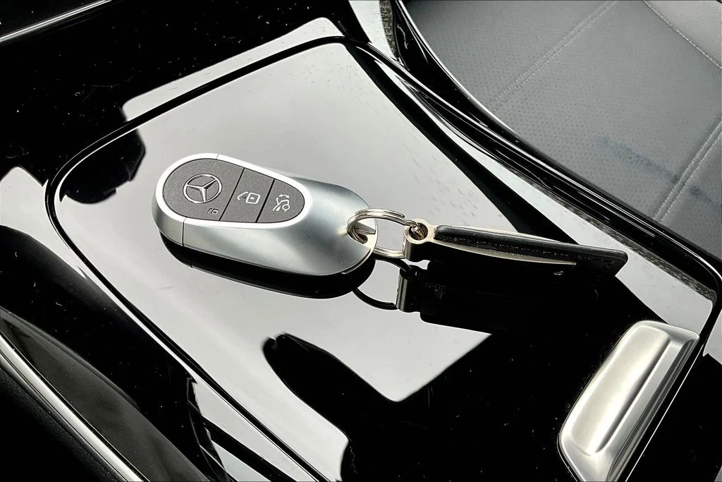 2025 Mercedes-Benz C-Class Sedan C 300 - Photo 10