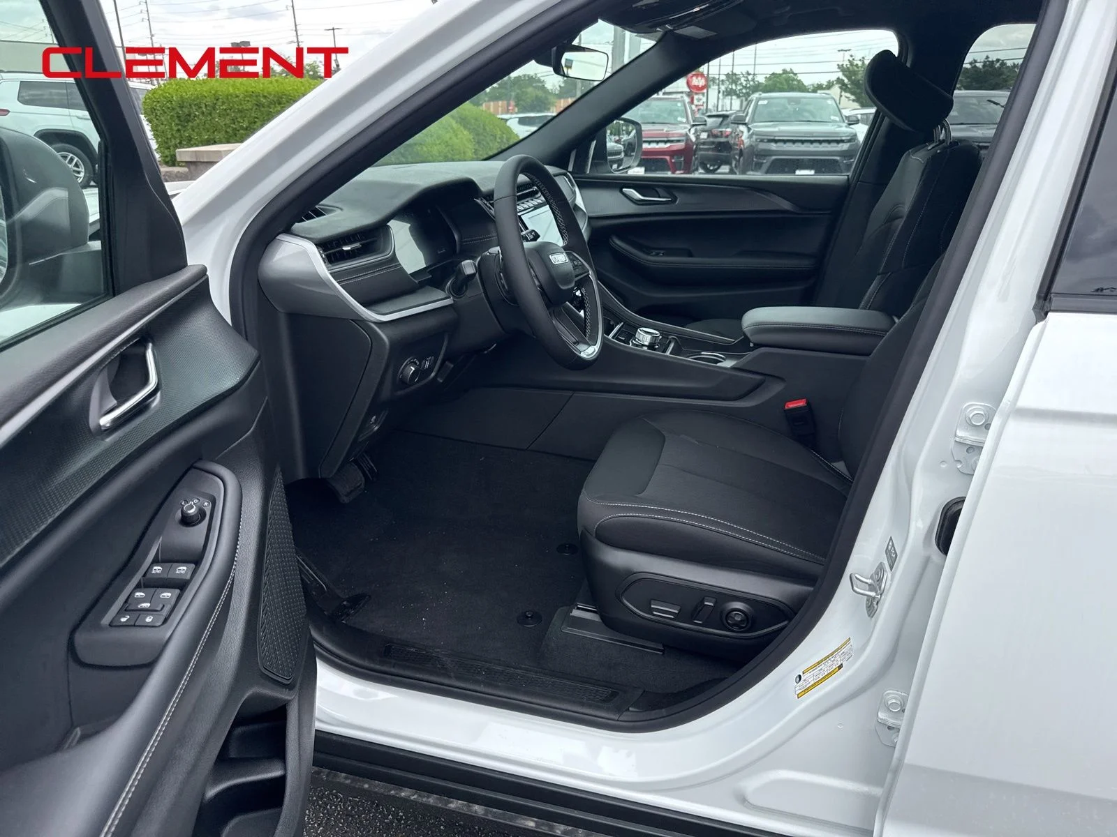 New 2026 Bright White Clear-Coat Exterior Paint Jeep Laredo X image 18