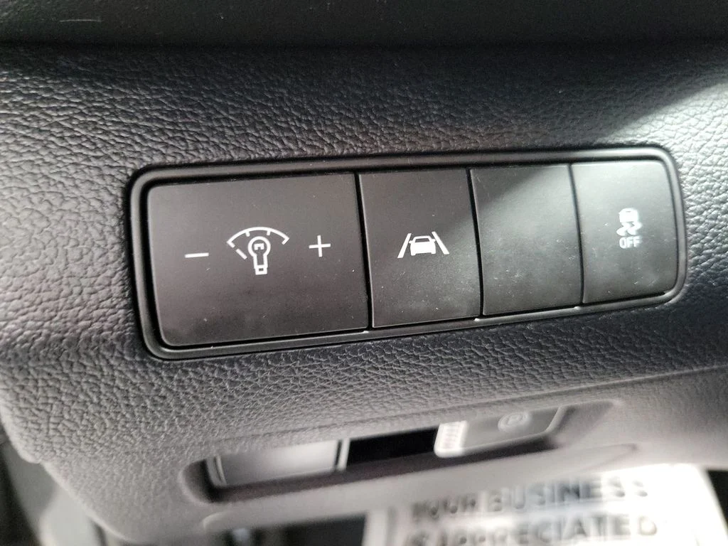 Certified Used 2021 Gray Hyundai SE image 27