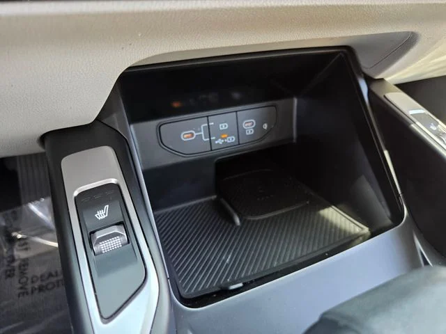 Used 2024 White Pearl Kia X-Line EX image 27
