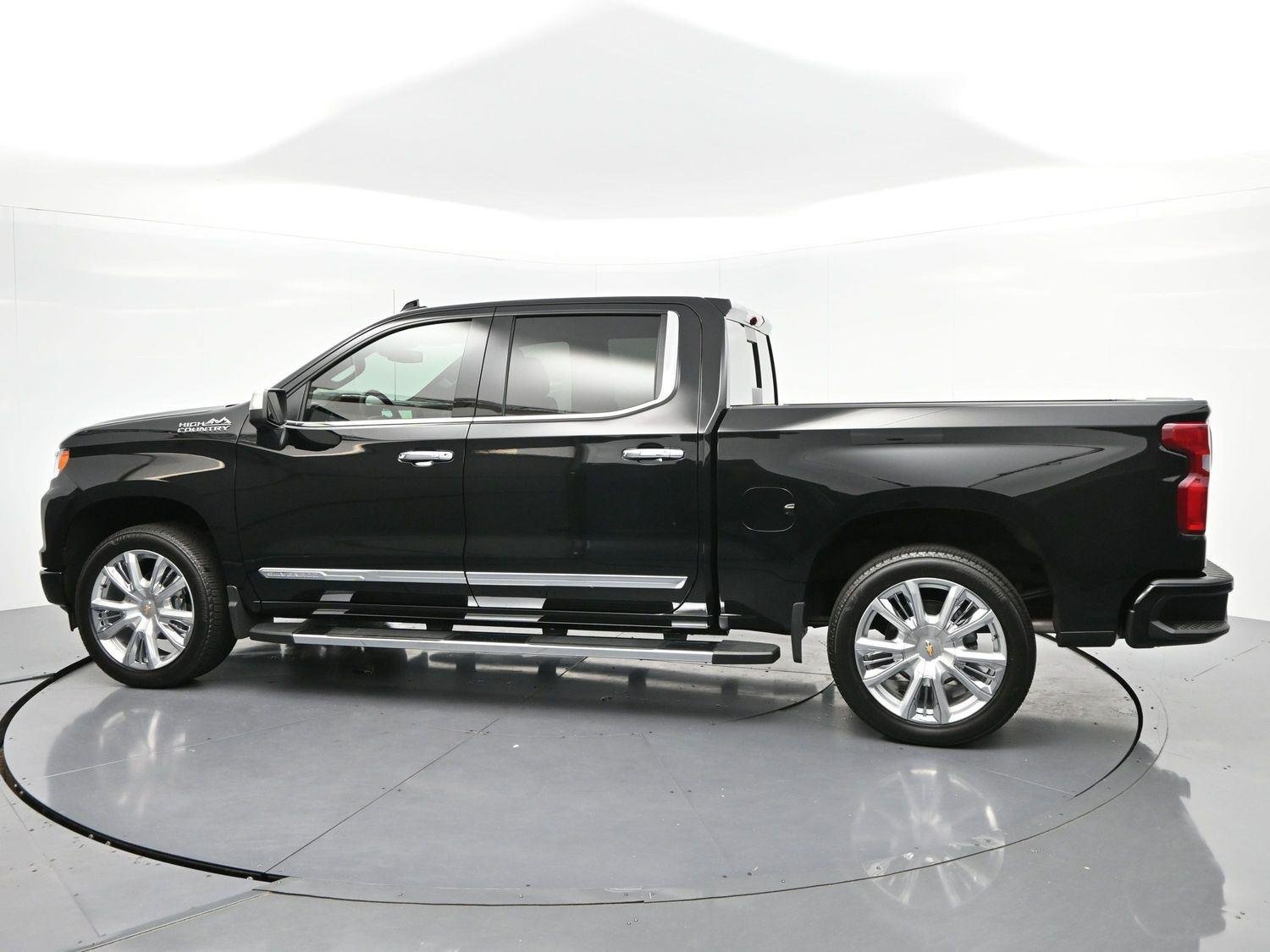 Used 2025 Black Chevrolet High Country image 5