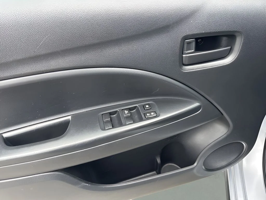 Used 2024 Silver Mitsubishi ES image 22