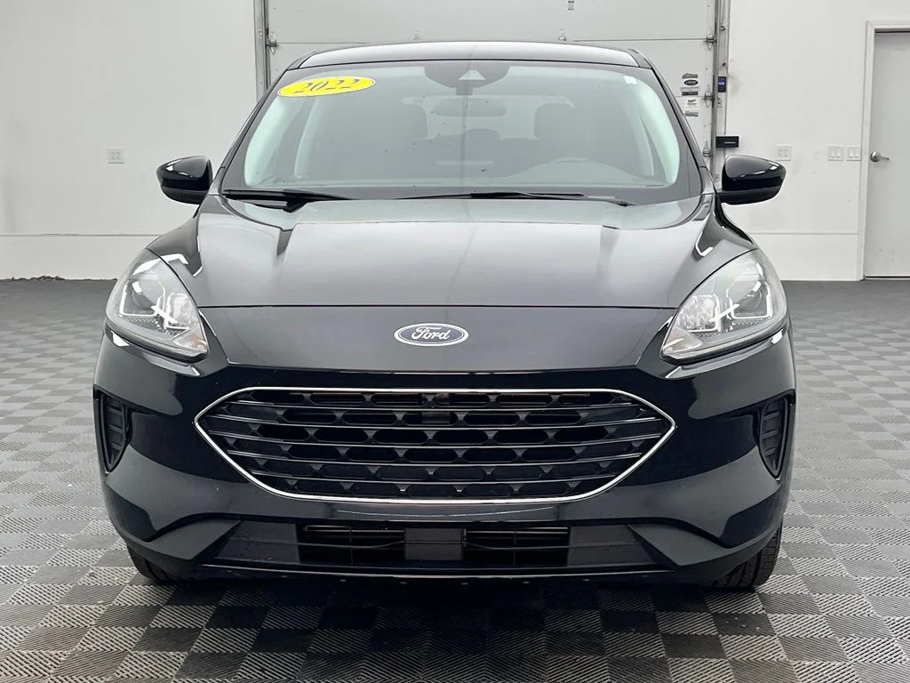 Used 2022 Black Ford SE image 15