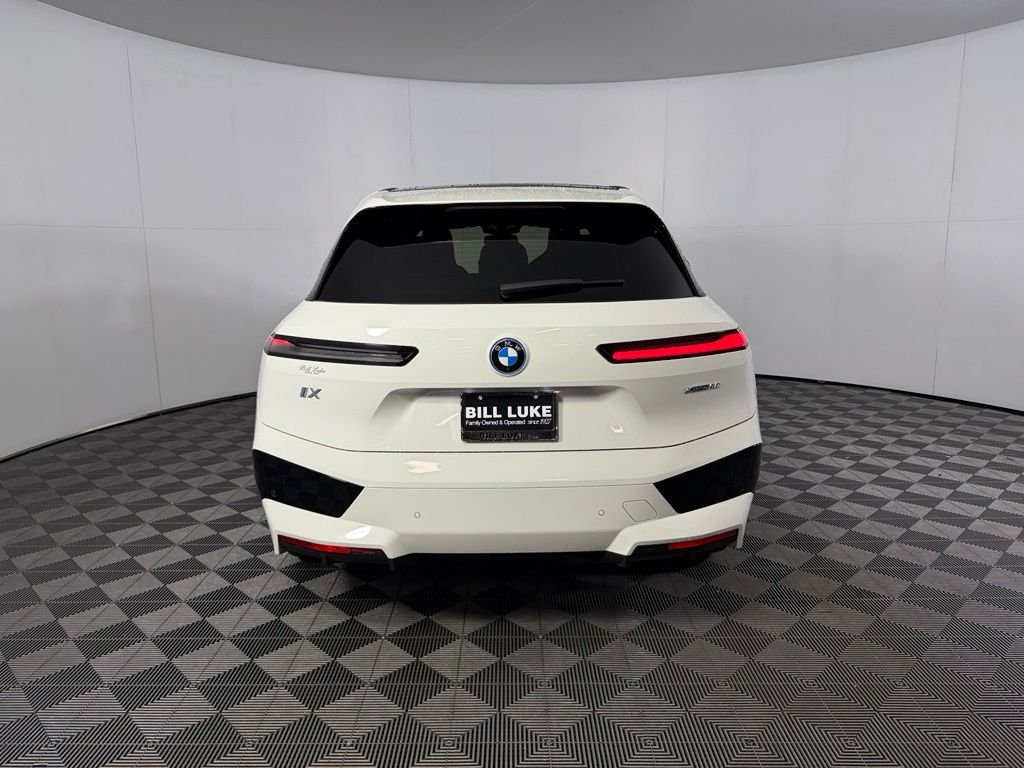 Used 2023 White BMW xDrive50 image 7