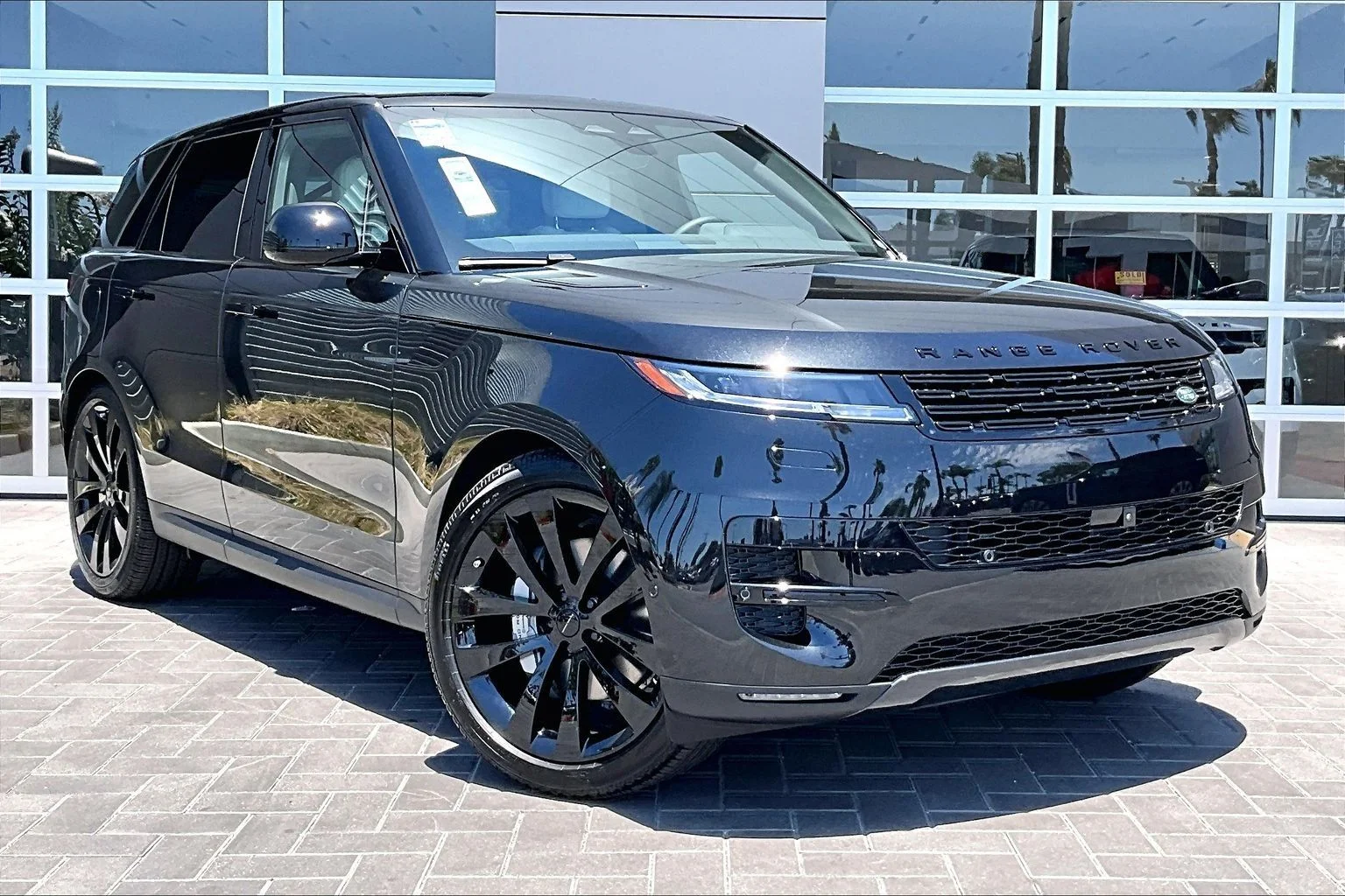 New 2026 Santorini Black Land Rover SE image 2