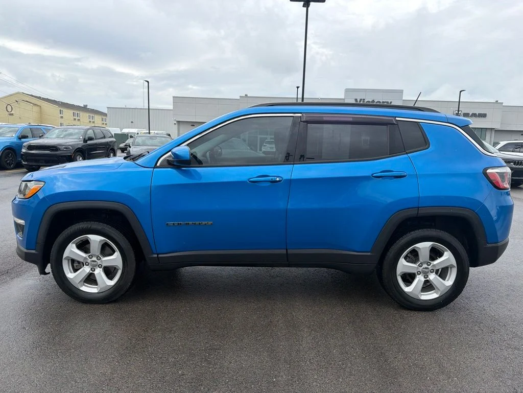 Certified Used 2018 Blue Jeep Latitude image 3