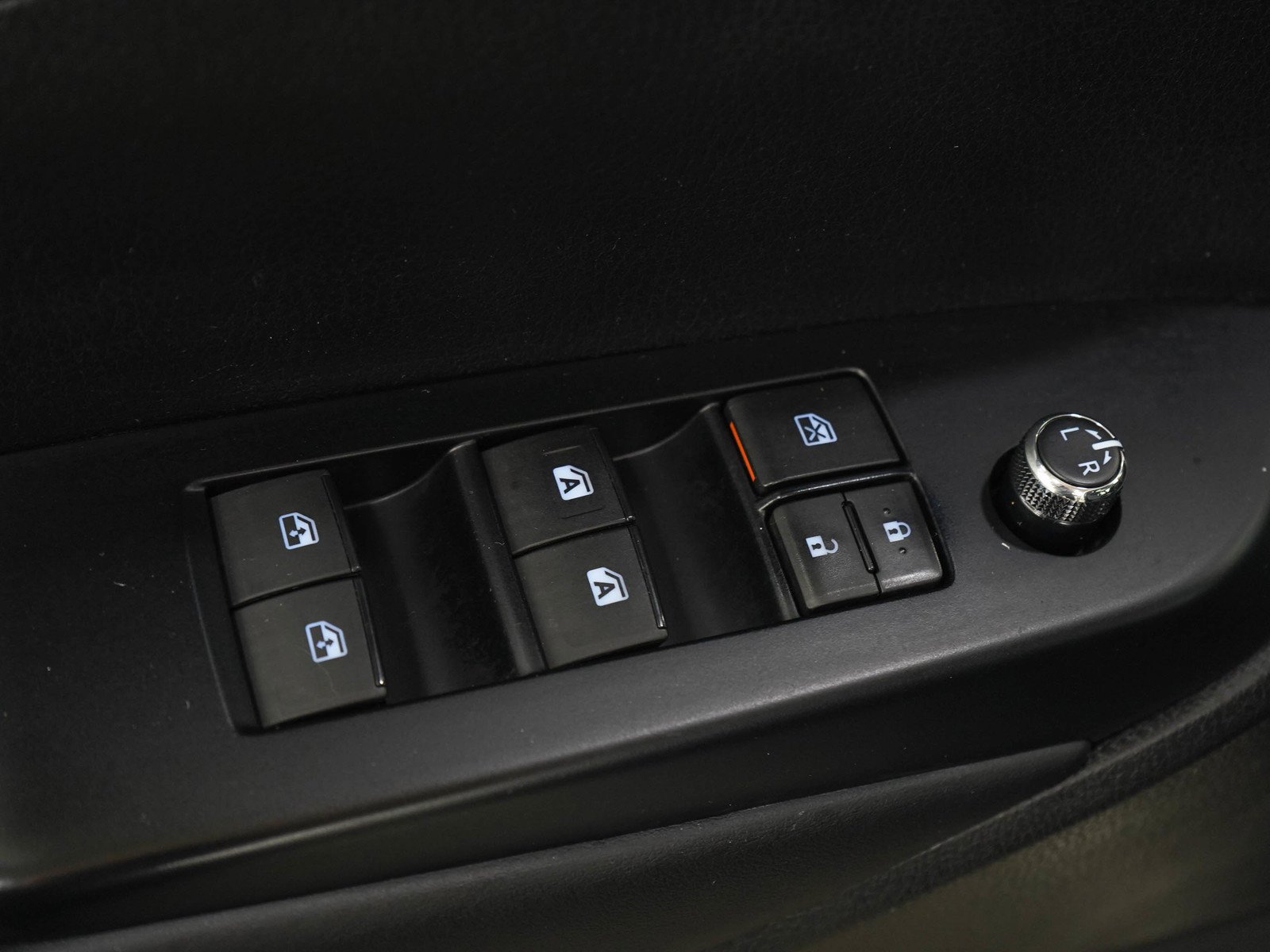 Used 2019 Blizzard Pearl Toyota XLE V6 AWD image 23