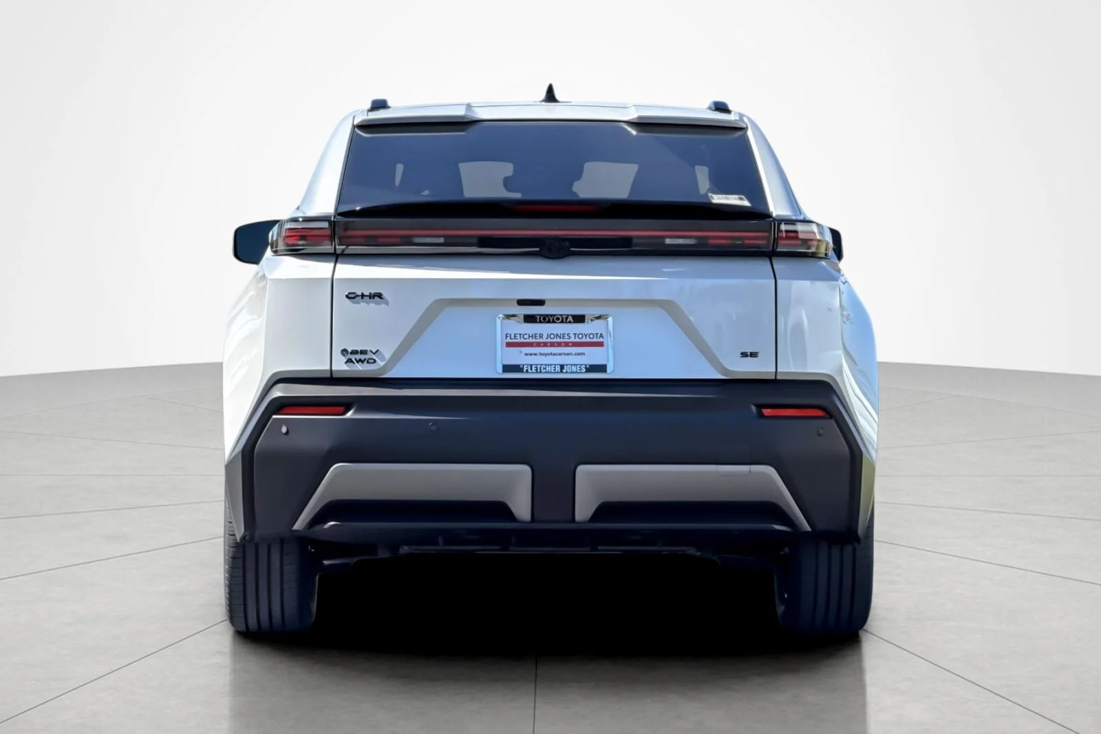 New 2026 Wind Chill Pearl <sup>1</sup> Toyota  SE image 4
