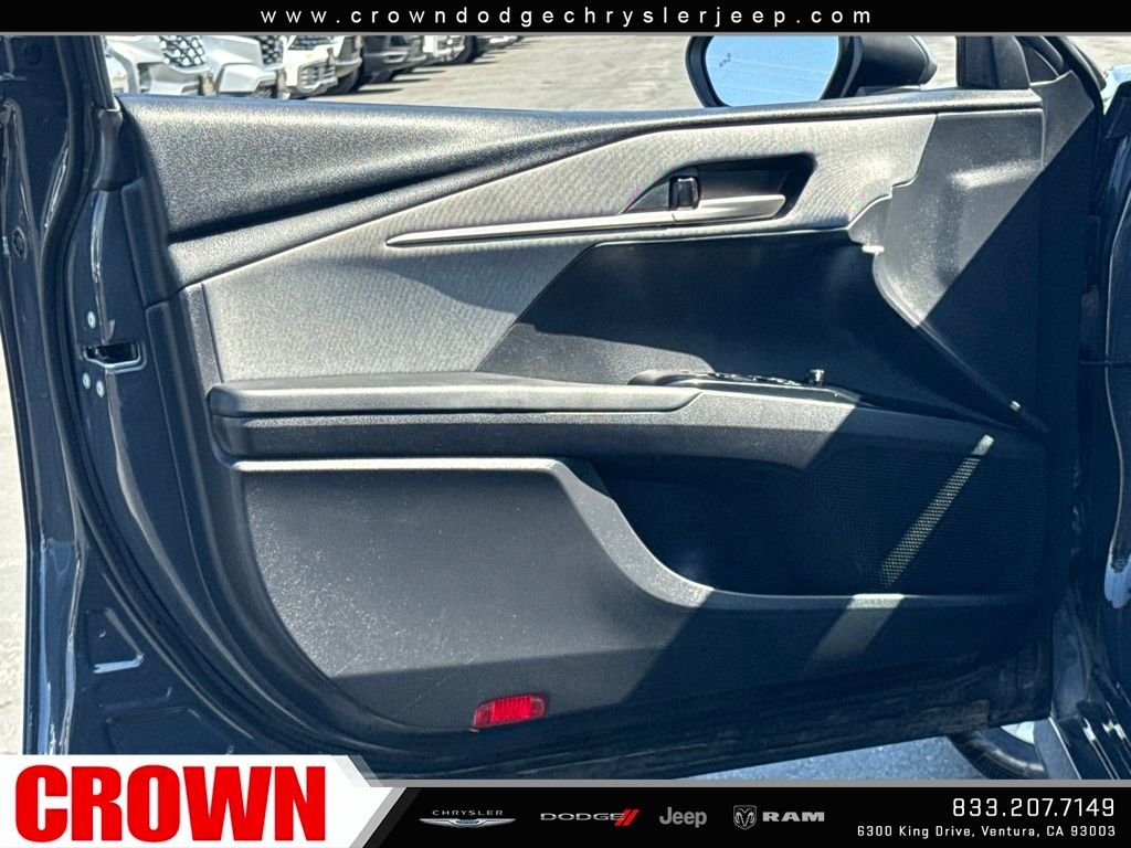 Used 2025  Toyota LE image 19