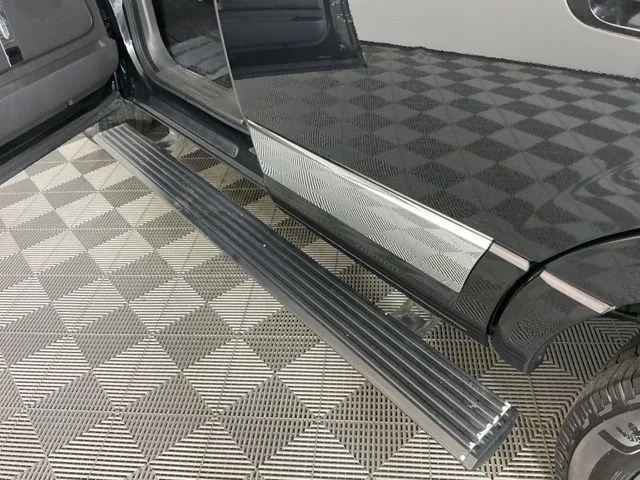 Used 2011 Black Lincoln Base image 10