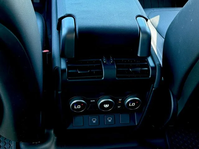Used 2023 White Land Rover S image 18