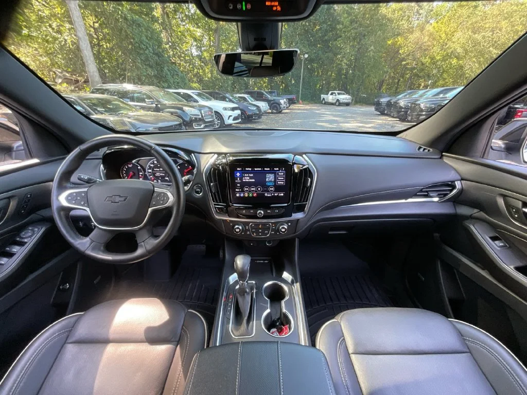Used 2022 Beige Chevrolet Premier image 19