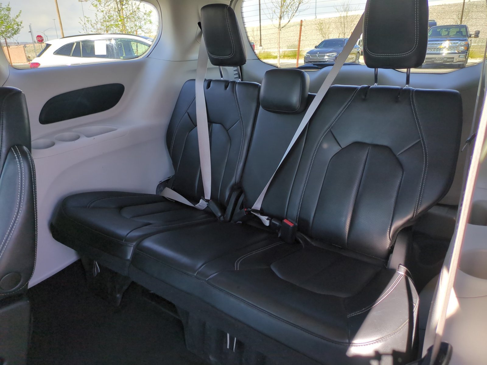Used 2023 Brilliant Black Crystal Pearlcoat Chrysler Touring L image 18