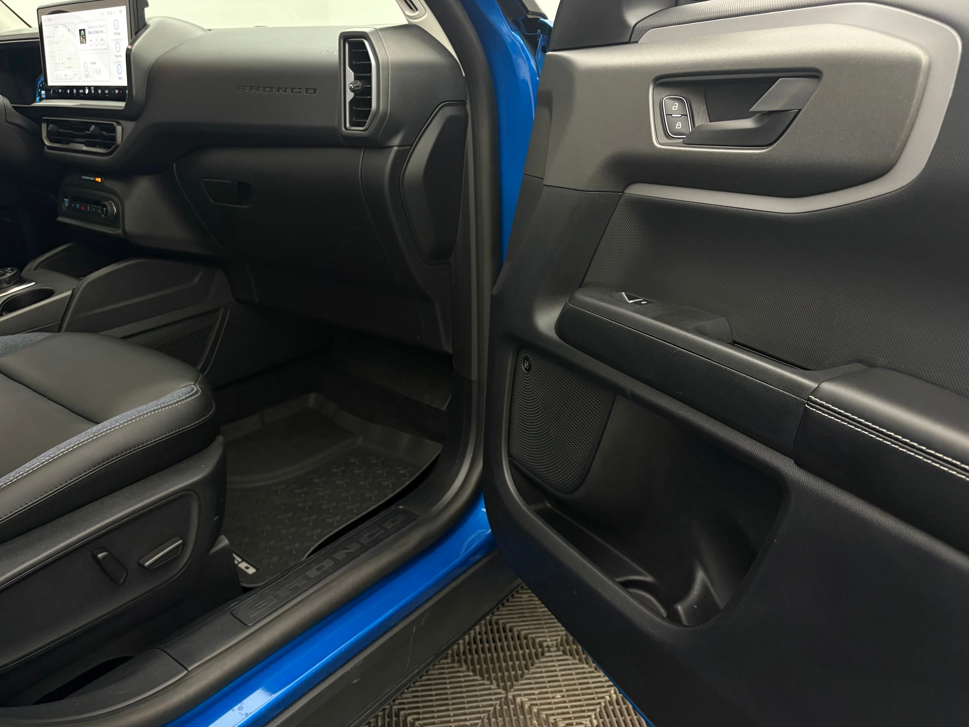 Used 2025 Blue Metallic Ford Outer Banks image 33