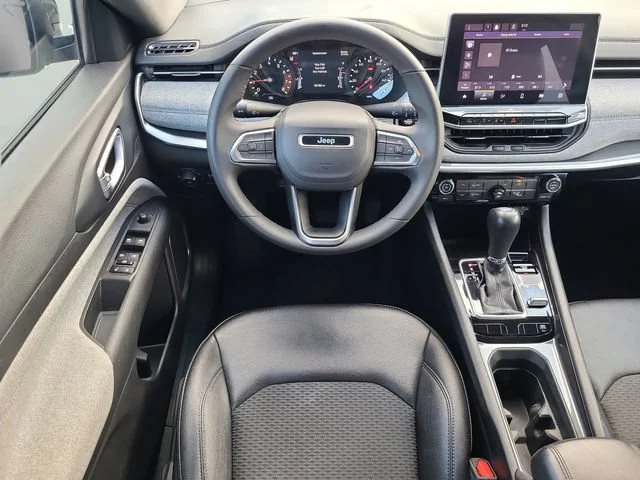 Used 2024 Silver Jeep Latitude image 14