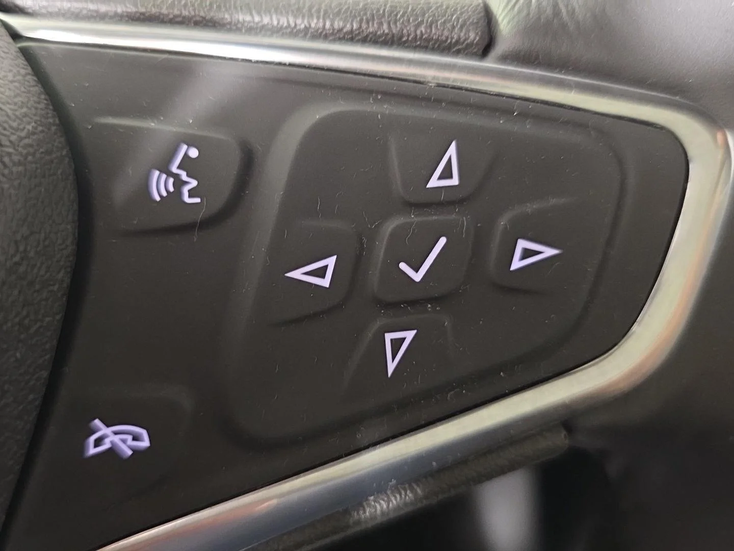 Used 2019 Iridescent Pearl Tricoat Chevrolet LT image 19