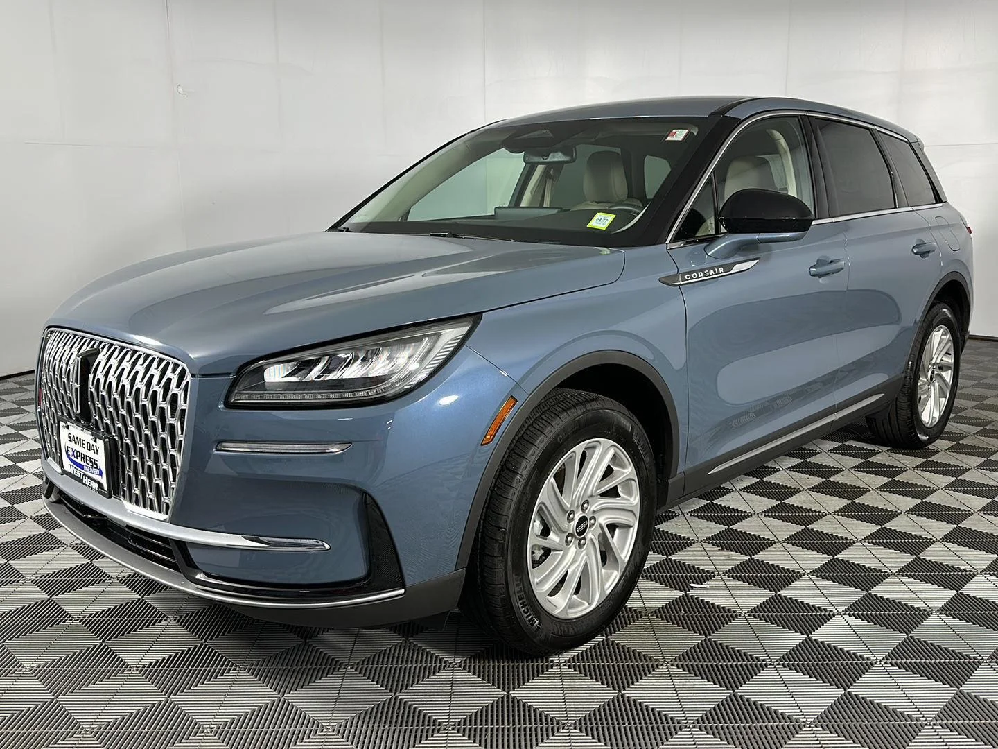 Used 2024 Whisper Blue Metallic Clearcoat Lincoln Premiere image 3