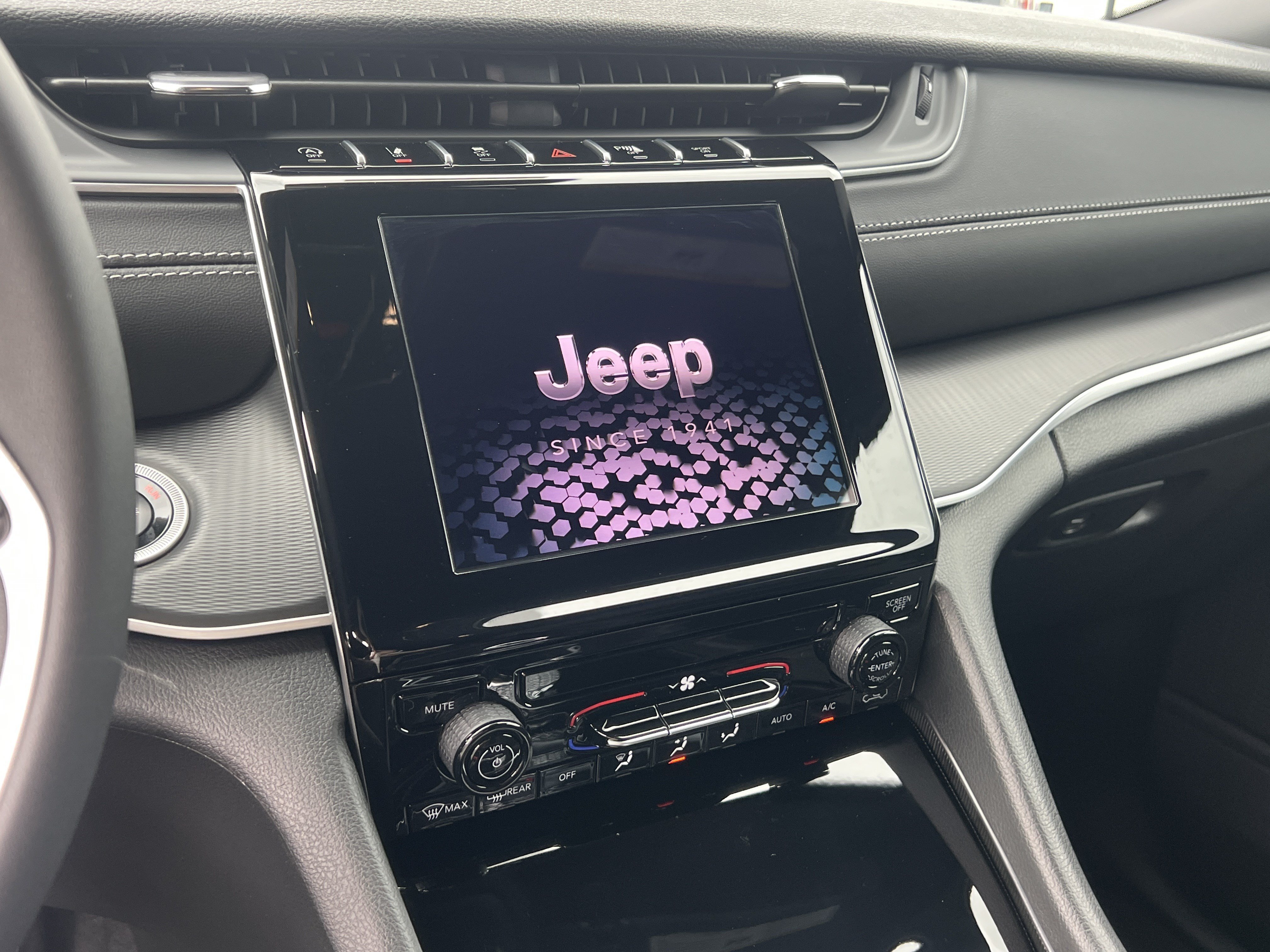 New 2026 Bright White Clearcoat Jeep Laredo image 29
