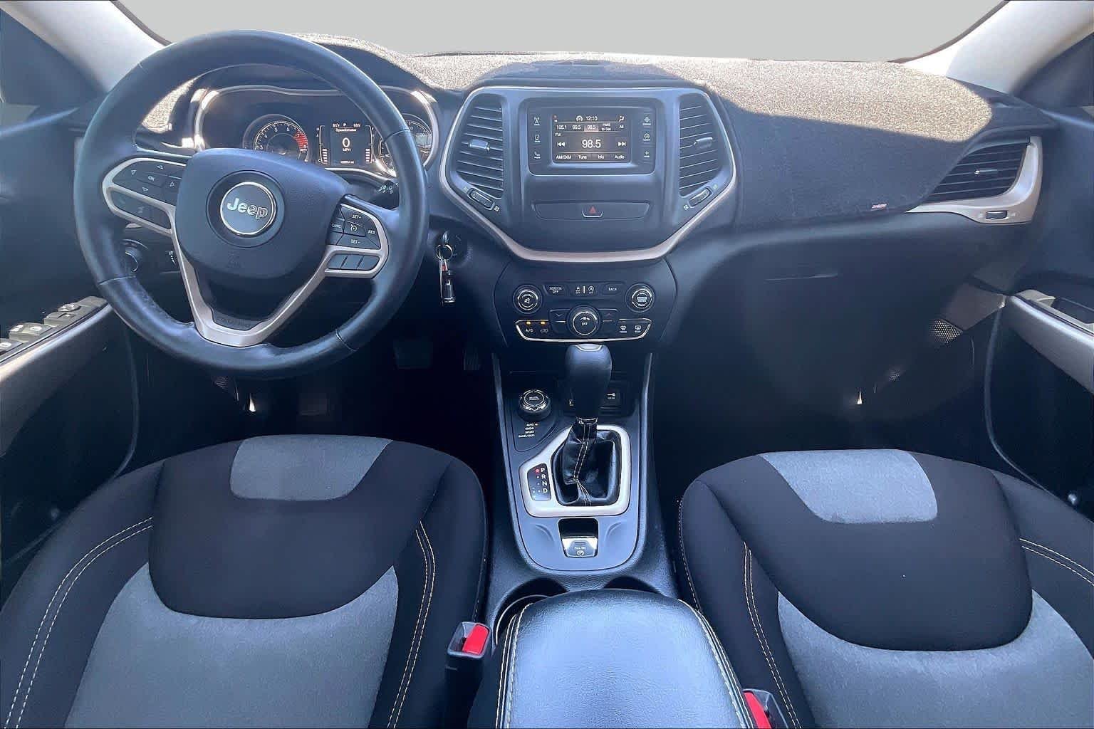 Used 2017 Bright White Clearcoat Jeep Altitude image 15