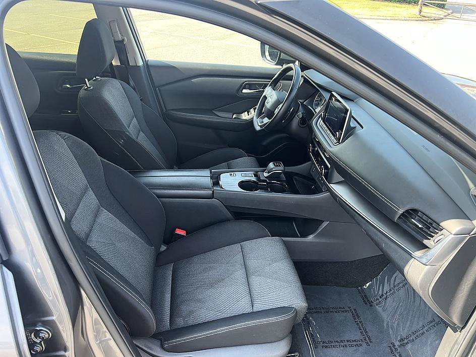 Used 2025 Gun Metallic Nissan SV image 17