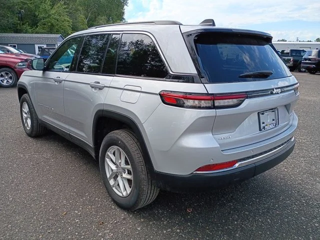 Used 2025 Silver Jeep Laredo X image 7