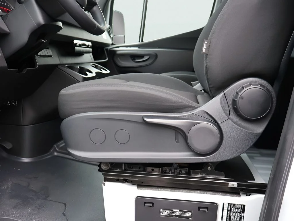 New 2026 Arctic White Mercedes-Benz Cargo 144 WB image 38