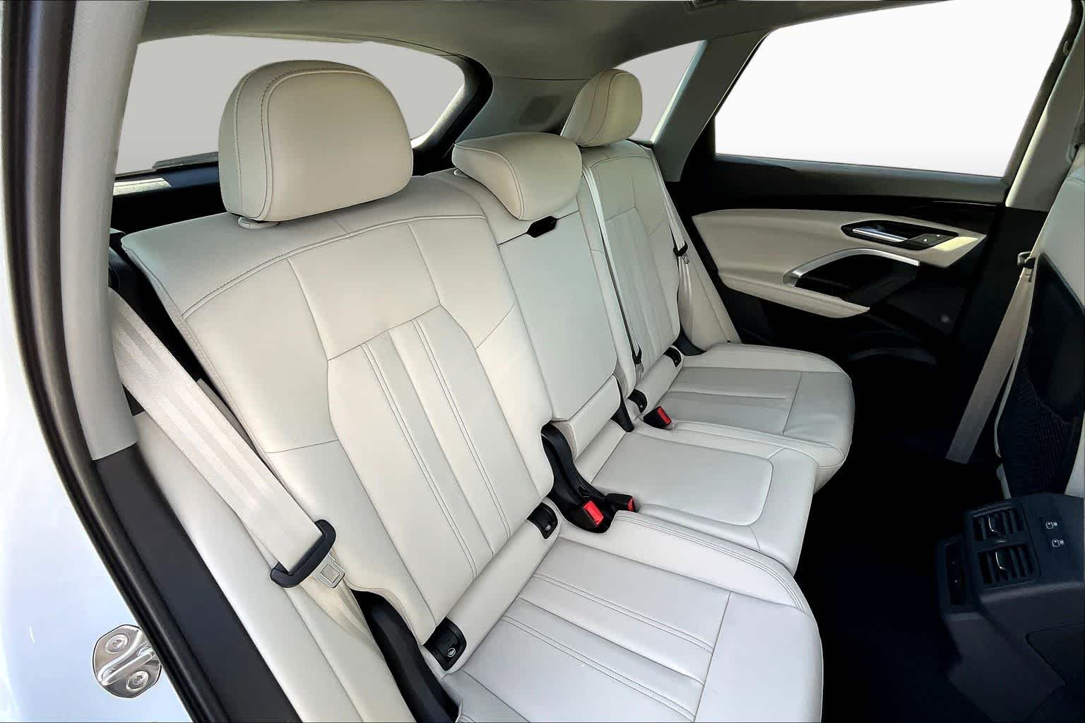 Used 2025 Arkona White Audi Premium image 20