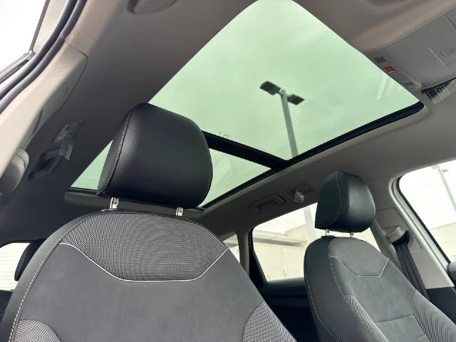 New 2026 Pure White W/Deep Black Roof Volkswagen 1.5T SE Black image 16