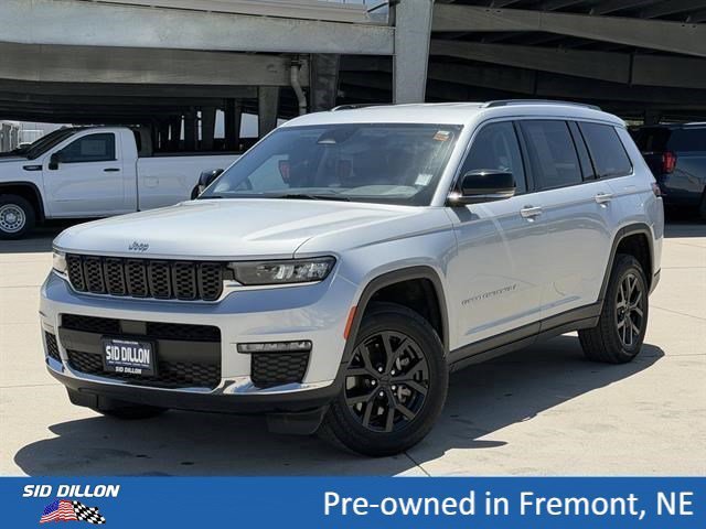 Used 2023 Silver Jeep Limited 4x4 image 1