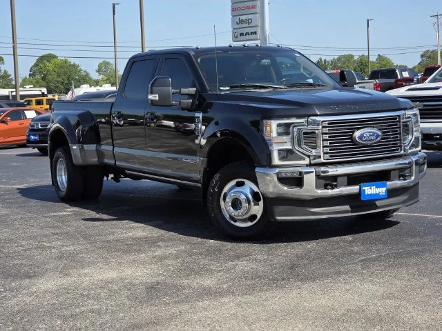 Used 2022  Ford Lariat image 2