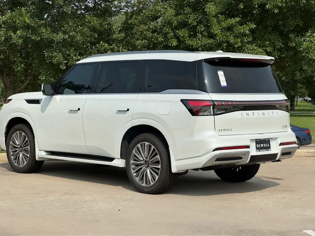 New 2026 RADIANT WHITE INFINITI LUXE image 4