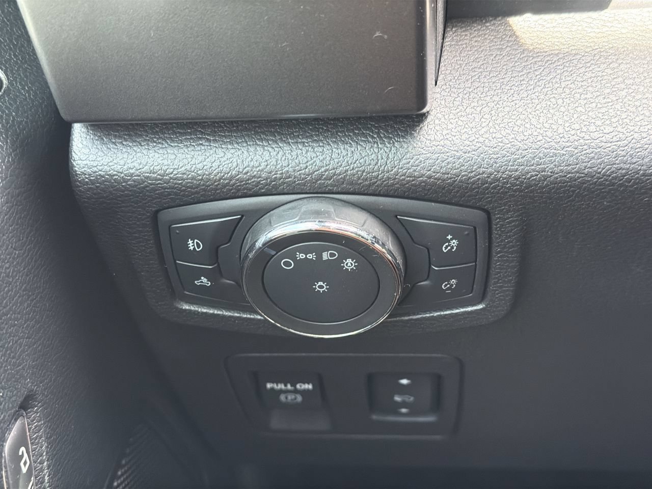 Used 2018 Shadow Black Ford XLT image 27